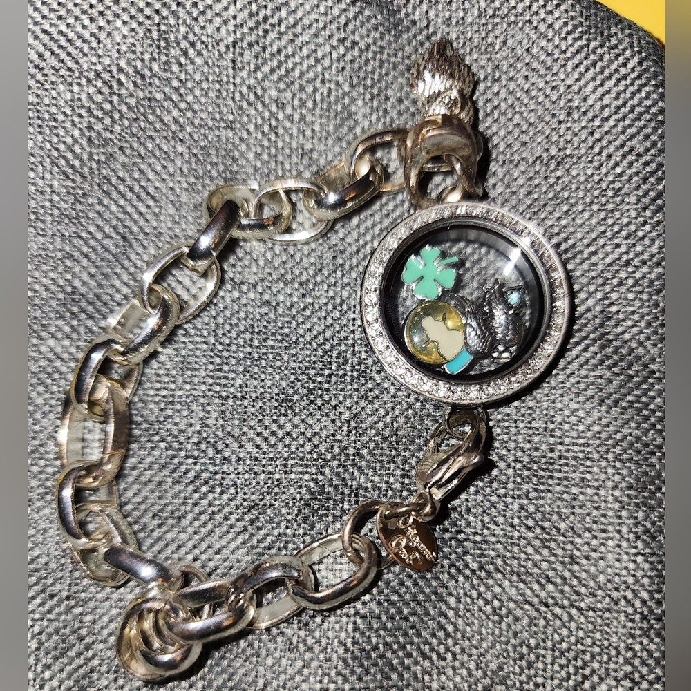 Charm bracelet